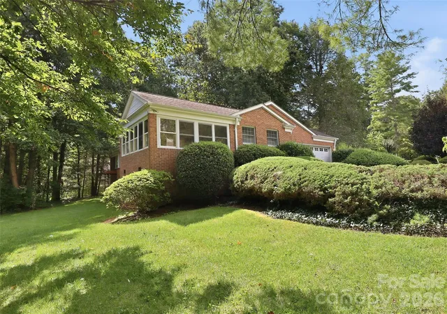 Photo 3 of Single family home for sale at 12 Legendary Rd, Hendersonville, NC 28739 | MLS# 4420469 | Listing updated on 2026-09-21