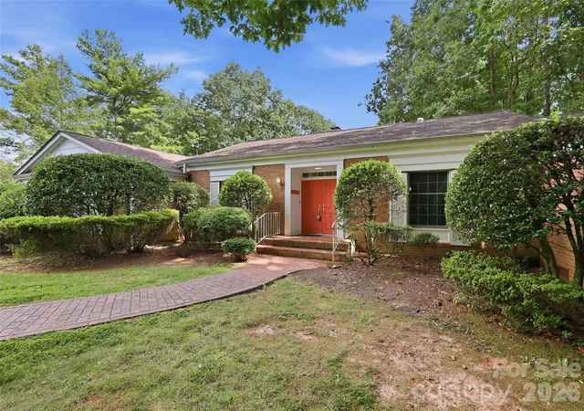 Photo 4 of Single family home for sale at 12 Legendary Rd, Hendersonville, NC 28739 | MLS# 4420469 | Listing updated on 2026-09-21