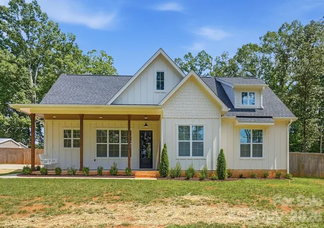 Photo 1 of Single family home for sale at 369 Sunderland Rd, Belmont, NC 28012 | MLS# 4420473 | Listing updated on 2026-09-04