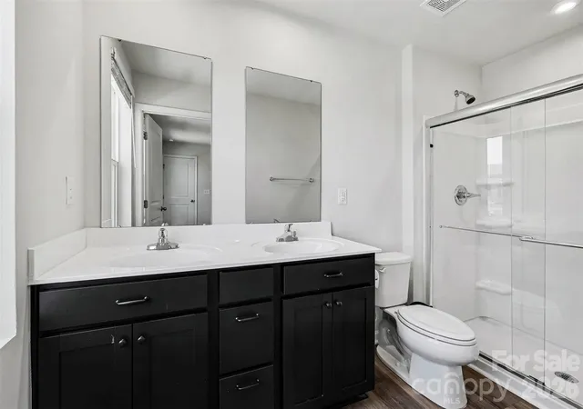 Photo 4 of Single family home for sale at 5132 Rustling Pines Ct, Charlotte, NC 28215 | MLS# 4420474 | Listing updated on 2026-09-05