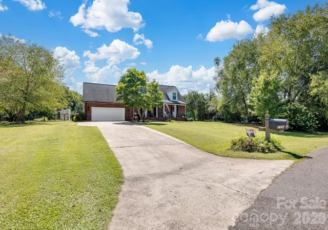 Photo 2 of Single family home for sale at 126 Fox Fire Run, Gastonia, NC 28052 | MLS# 4420501 | Listing updated on 2026-10-02