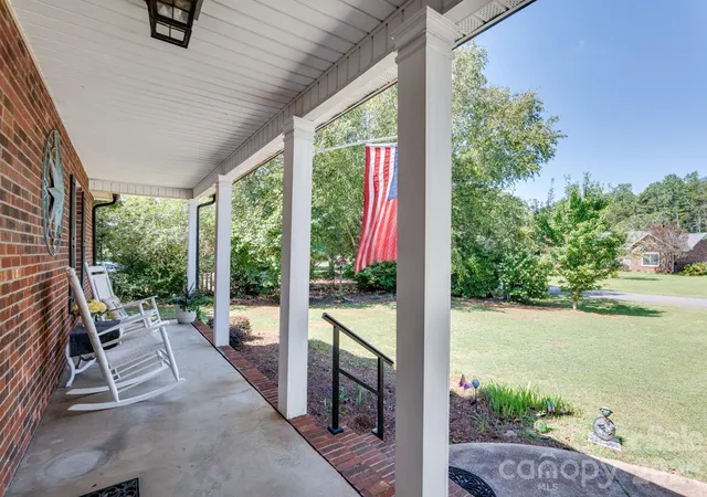Photo 3 of Single family home for sale at 126 Fox Fire Run, Gastonia, NC 28052 | MLS# 4420501 | Listing updated on 2026-10-02