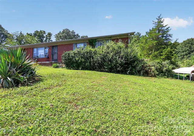 Photo 2 of Single family home for sale at 521 Lee Dr, Shelby, NC 28152 | MLS# 4420520 | Listing updated on 2026-09-02