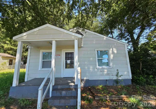 Photo 1 of Single family home for sale at 1404 Rosewood Ln, Gastonia, NC 28052 | MLS# 4420544 | Listing updated on 2026-09-22