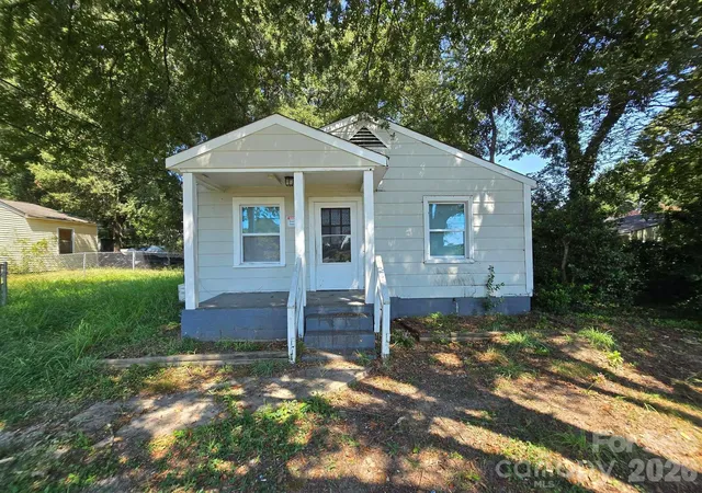 Photo 2 of Single family home for sale at 1404 Rosewood Ln, Gastonia, NC 28052 | MLS# 4420544 | Listing updated on 2026-09-22