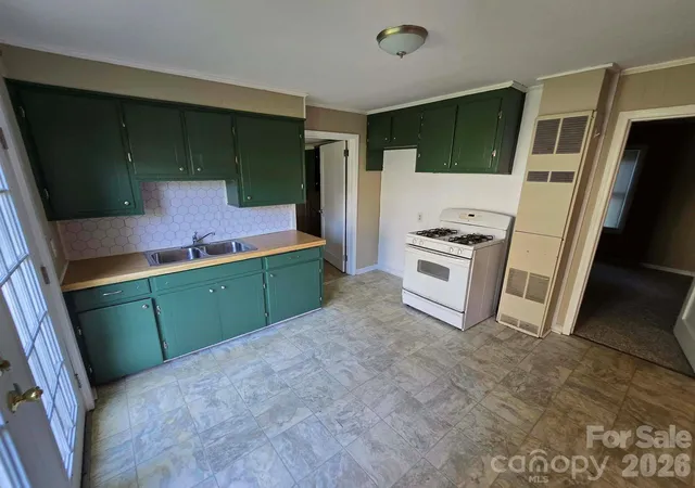 Photo 3 of Single family home for sale at 1404 Rosewood Ln, Gastonia, NC 28052 | MLS# 4420544 | Listing updated on 2026-09-22