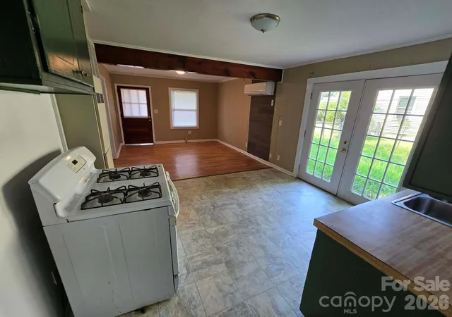 Photo 4 of Single family home for sale at 1404 Rosewood Ln, Gastonia, NC 28052 | MLS# 4420544 | Listing updated on 2026-09-22