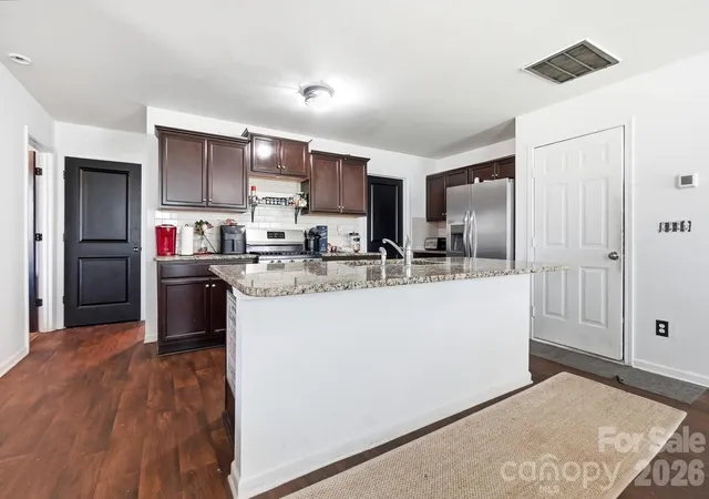 Photo 4 of Single family home for sale at 1718 Aldershot Ct, Dallas, NC 28034 | MLS# 4420547 | Listing updated on 2026-09-03