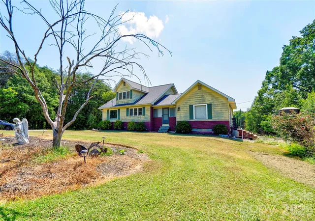 Photo 2 of Single family home for sale at 102 Star Dr, Grover, NC 28073 | MLS# 4420586 | Listing updated on 2026-09-03