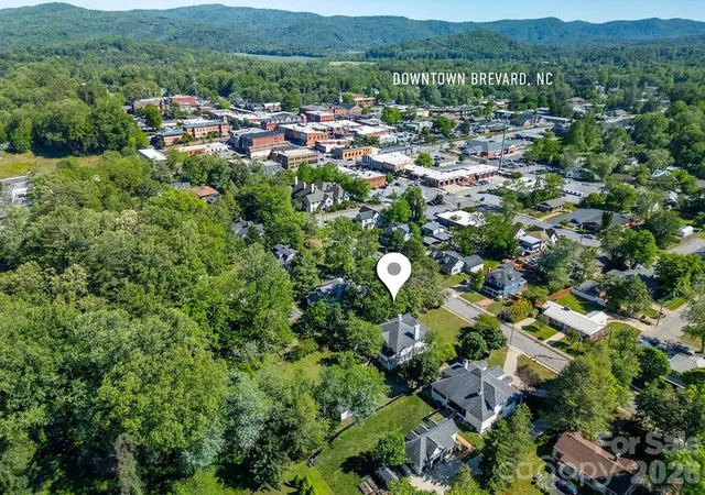 Photo 4 of Single family home for sale at 208 Probart St, Brevard, NC 28712 | MLS# 4420594 | Listing updated on 2026-09-02