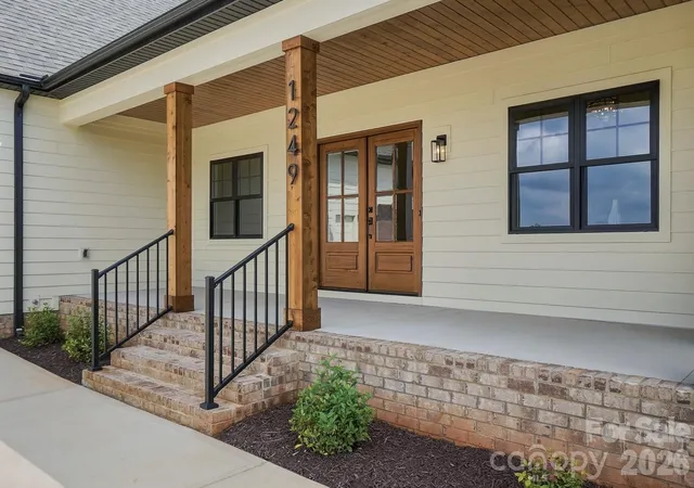 Photo 3 of Single family home for sale at 1249 Stonegate Dr, Salisbury, NC 28147 | MLS# 4420606 | Listing updated on 2026-09-03
