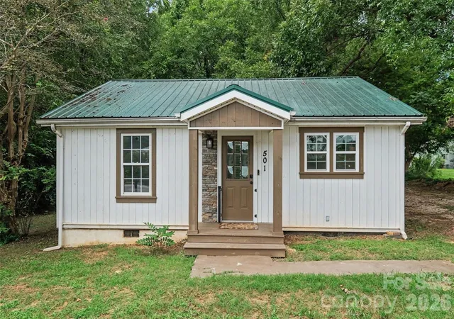 Photo 1 of Single family home for sale at 501 Hunter St, York, SC 29745 | MLS# 4420618 | Listing updated on 2026-09-04
