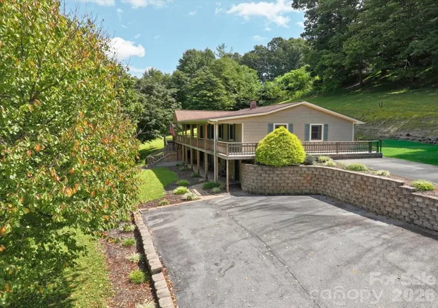 Photo 4 of Single family home for sale at 299 Mcdowell Ln, Burnsville, NC 28714 | MLS# 4420627 | Listing updated on 2026-09-02