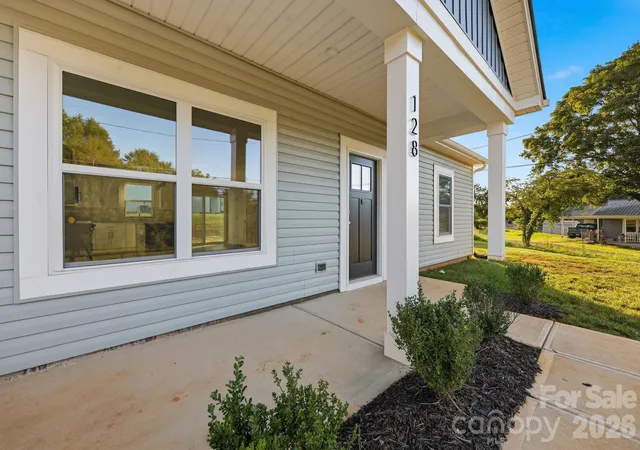 Photo 3 of Single family home for sale at 128 N Main St, Granite Falls, NC 28630 | MLS# 4420640 | Listing updated on 2026-09-30