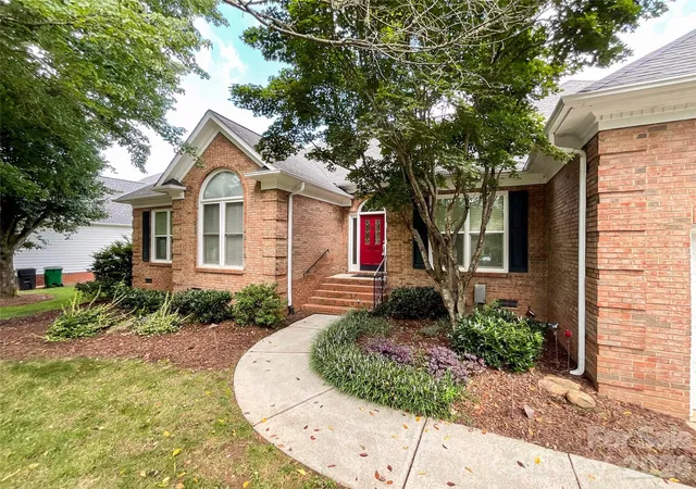 Photo 1 of Single family home for sale at 7000 Royce Ct, Charlotte, NC 28277 | MLS# 4420656 | Listing updated on 2026-10-22