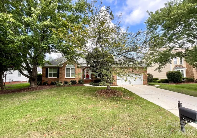 Photo 3 of Single family home for sale at 7000 Royce Ct, Charlotte, NC 28277 | MLS# 4420656 | Listing updated on 2026-10-22