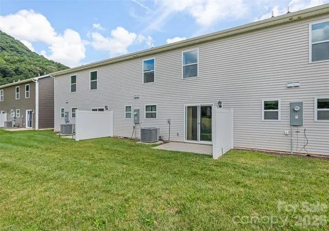 Photo 4 of Townhouse for sale at 31 Clear Crk Ln, Waynesville, NC 28785 | MLS# 4420696 | Listing updated on 2026-09-04