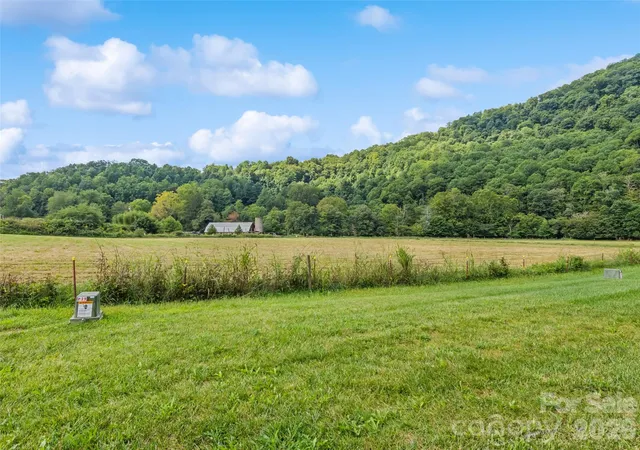 Photo 5 of Townhouse for sale at 31 Clear Crk Ln, Waynesville, NC 28785 | MLS# 4420696 | Listing updated on 2026-09-04