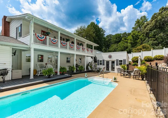 Photo 2 of Single family home for sale at 84 Portcrest Hts, Marion, NC 28752 | MLS# 4420704 | Listing updated on 2026-09-03