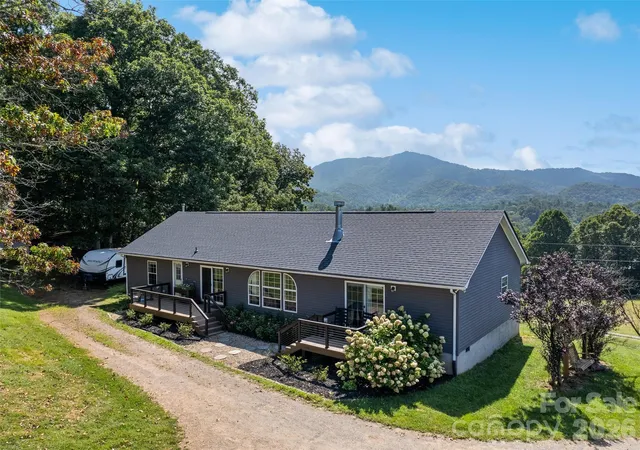 Photo 2 of Single family home for sale at 90 Blueberry Hl Dr, Clyde, NC 28721 | MLS# 4420715 | Listing updated on 2026-09-04
