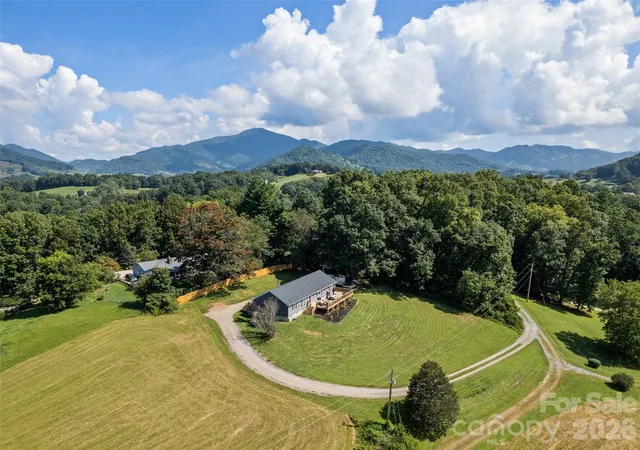 Photo 3 of Single family home for sale at 90 Blueberry Hl Dr, Clyde, NC 28721 | MLS# 4420715 | Listing updated on 2026-09-04