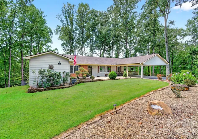Photo 3 of Single family home for sale at 146 Cobblestone Dr, Marion, NC 28752 | MLS# 4420822 | Listing updated on 2026-09-03
