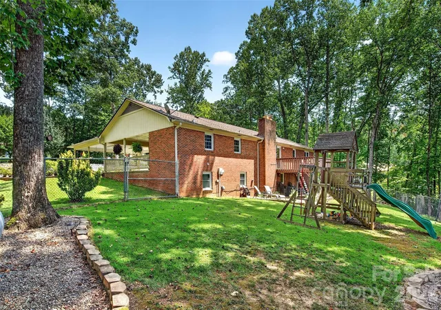 Photo 4 of Single family home for sale at 146 Cobblestone Dr, Marion, NC 28752 | MLS# 4420822 | Listing updated on 2026-09-03