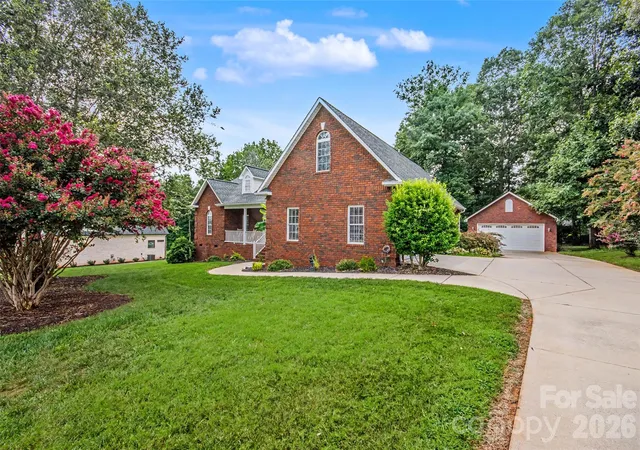 Photo 2 of Single family home for sale at 204 Seven Springs Loop, Statesville, NC 28625 | MLS# 4420827 | Listing updated on 2026-09-04