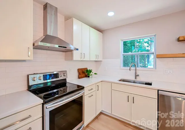 Photo 3 of Single family home for sale at 1440 Mcilroy Rd, Charlotte, NC 28212 | MLS# 4420925 | Listing updated on 2026-09-23