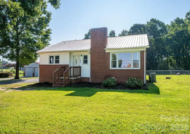 Photo 2 of Single family home for sale at 4282 Buffalo Shls Rd, Maiden, NC 28650 | MLS# 4420932 | Listing updated on 2026-09-03