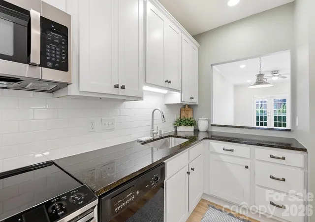 Listing Photo 5 - Condo for sale in building located at 301 Queens Rd, Charlotte, NC 28204 - Unit #207