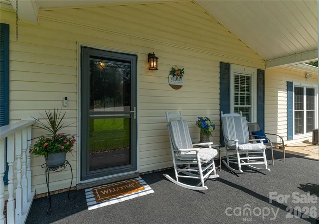 Photo 3 of Sale Pending at 11 Crandon Ct, Asheville, NC 28804 | MLS# 4420957 | Listing updated on 2026-10-05