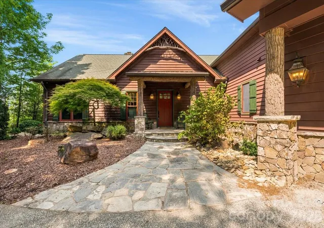 Photo 2 of Single family home for sale at 5140 Beech Blf Dr, Morganton, NC 28655 | MLS# 4420970 | Listing updated on 2026-09-04