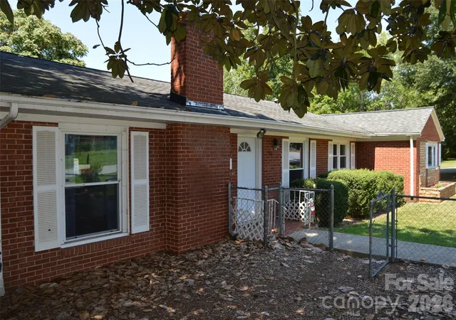 Photo 2 of Single family home for sale at 437 Hillcrest Rd, Statesville, NC 28677 | MLS# 4420971 | Listing updated on 2026-09-04