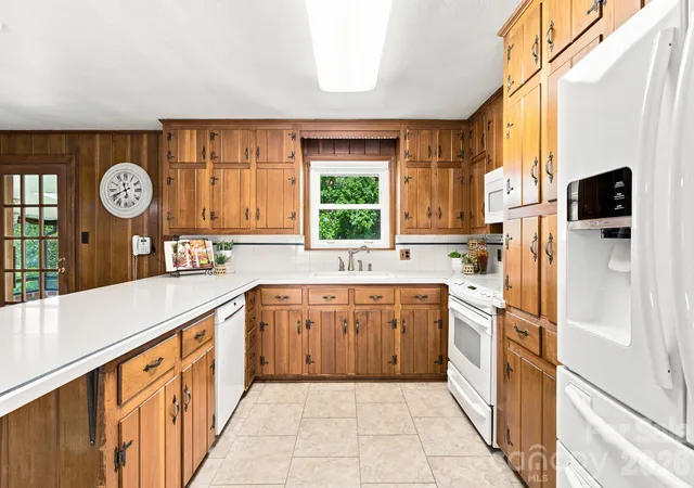 Photo 2 of Sale Pending at 469 Sunset Dr, Winston Salem, NC 27107 | MLS# 4420990 | Listing updated on 2026-09-29
