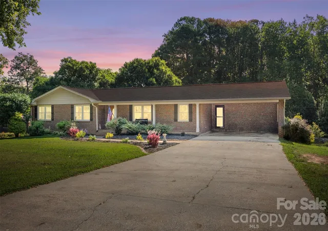 Photo 1 of Single family home for sale at 4022 Lynn Cir, Shelby, NC 28152 | MLS# 4420992 | Listing updated on 2026-09-07