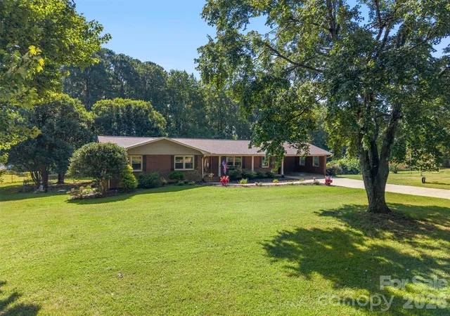 Photo 3 of Single family home for sale at 4022 Lynn Cir, Shelby, NC 28152 | MLS# 4420992 | Listing updated on 2026-09-07