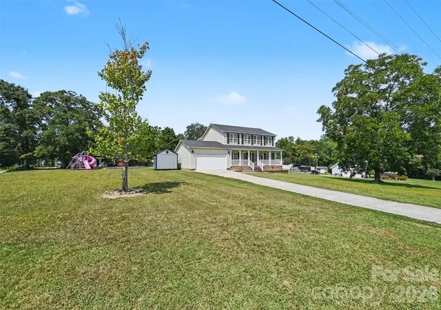 Photo 3 of Single family home for sale at 204 Rowland Ave, Heath Springs, SC 29058 | MLS# 4421020 | Listing updated on 2026-09-30