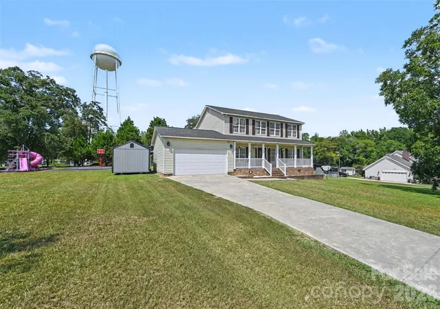 Photo 3 of Single family home for sale at 204 Rowland Ave, Heath Springs, SC 29058 | MLS# 4421020 | Listing updated on 2026-09-30