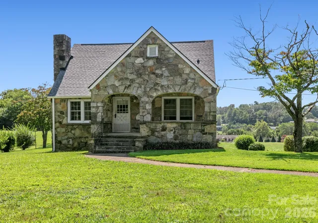 Photo 1 of Single family home for sale at 1279 Charlotte Hwy, Fairview, NC 28730 | MLS# 4421024 | Listing updated on 2026-09-18