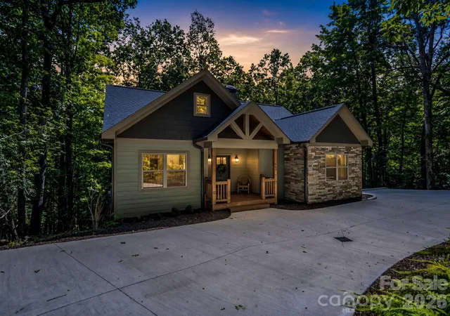 Photo 1 of Single family home for sale at 365 Utsonati Ln, Brevard, NC 28712 | MLS# 4421033 | Listing updated on 2026-09-04