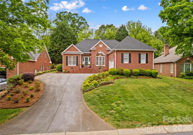 Photo 2 of Single family home for sale at 943 Argyle Ct, Statesville, NC 28677 | MLS# 4421041 | Listing updated on 2026-09-03