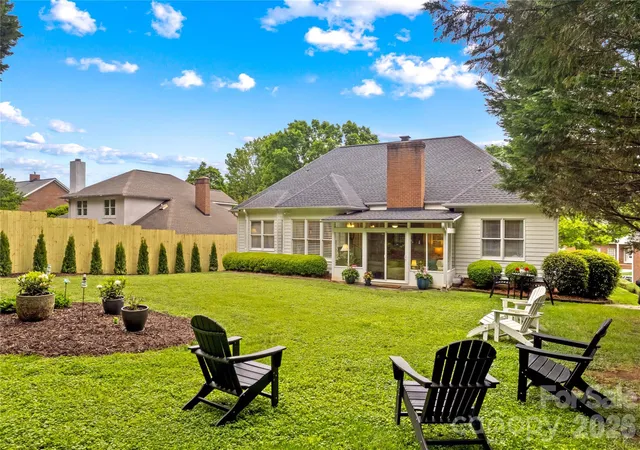 Photo 3 of Single family home for sale at 943 Argyle Ct, Statesville, NC 28677 | MLS# 4421041 | Listing updated on 2026-09-03