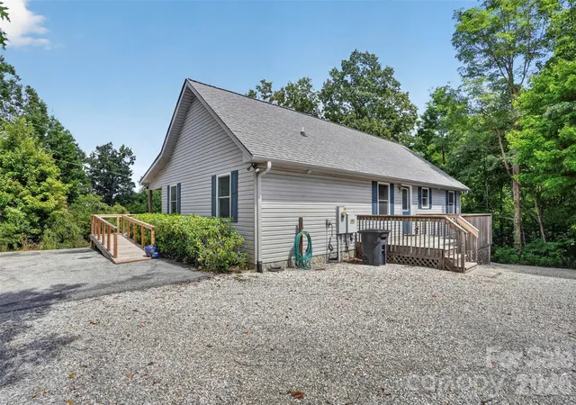 Photo 1 of Single family home for sale at 44 Autumn View Dr, Hendersonville, NC 28792 | MLS# 4421055 | Listing updated on 2026-09-28