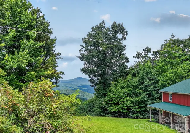 Photo 3 of Single family home for sale at 44 Autumn View Dr, Hendersonville, NC 28792 | MLS# 4421055 | Listing updated on 2026-09-28