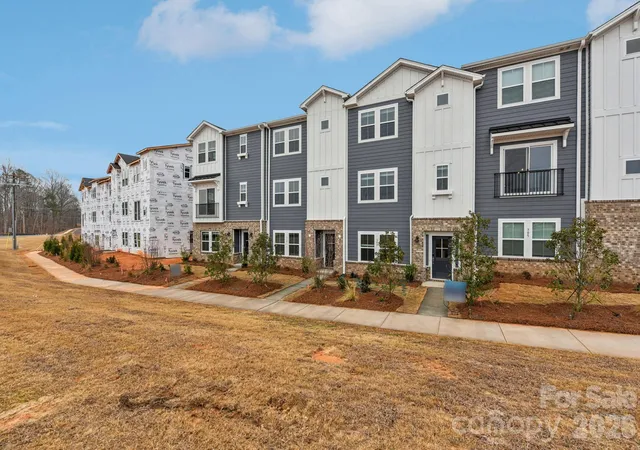 Townhouse for sale at 396 Golden Maple Ct, Fort Mill, SC 29708 | MLS# 4421091