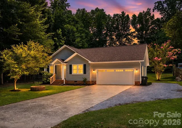 Photo 1 of Single family home for sale at 806 Costner St, Lowell, NC 28098 | MLS# 4421101 | Listing updated on 2026-09-05
