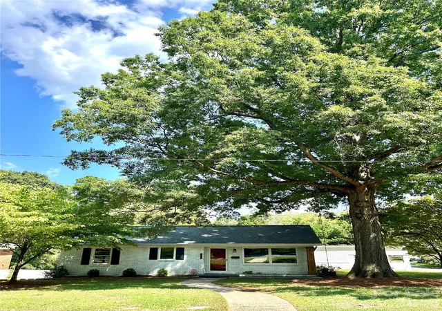 Photo 2 of Single family home for sale at 2255 Falmouth Rd, Charlotte, NC 28205 | MLS# 4421108 | Listing updated on 2026-09-04