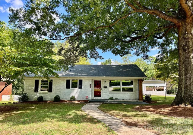 Photo 3 of Single family home for sale at 2255 Falmouth Rd, Charlotte, NC 28205 | MLS# 4421108 | Listing updated on 2026-09-04
