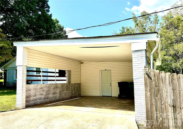 Photo 4 of Single family home for sale at 2255 Falmouth Rd, Charlotte, NC 28205 | MLS# 4421108 | Listing updated on 2026-10-07